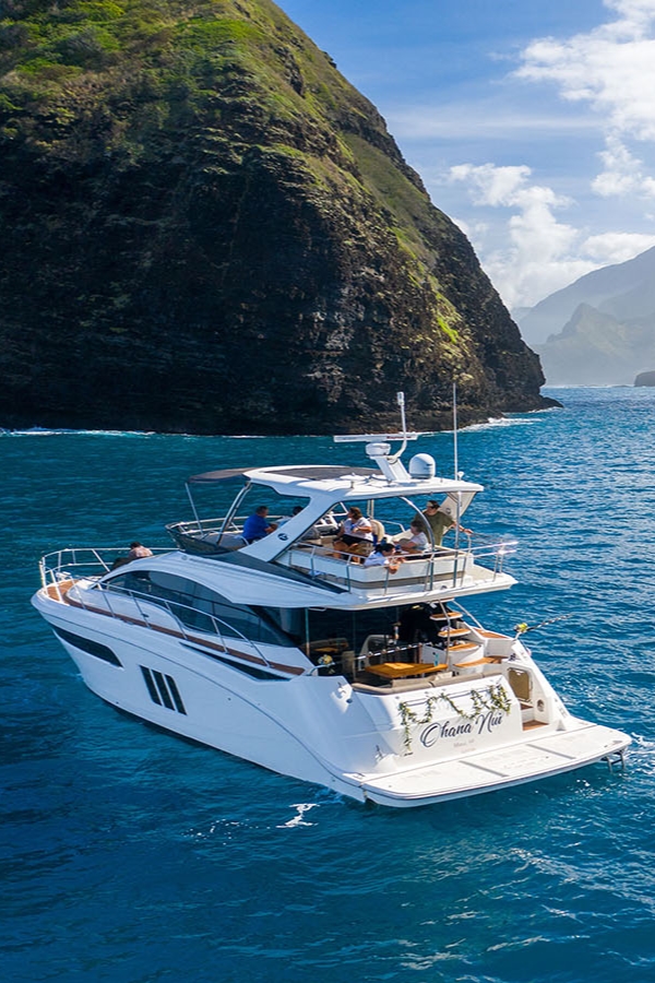 renting a yacht in hawaii